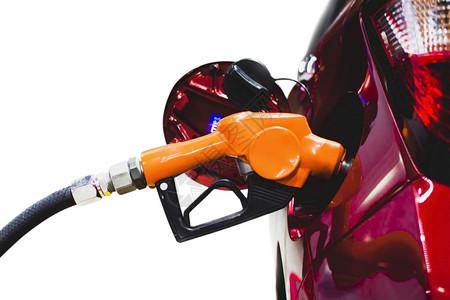 乙醇燃料油泵喷嘴正在对一辆红车的油箱加自动售货机图片素材